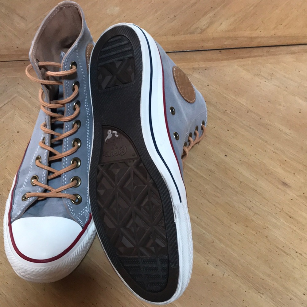 Men’s grey Converse high top All Star size 7.
